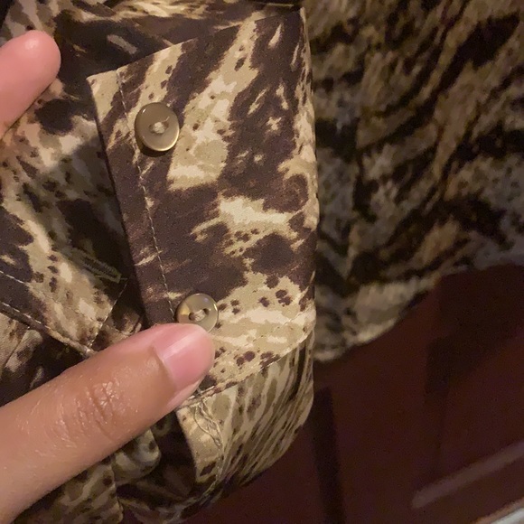 JONES NEW YORK SIGNATURE ANIMAL PRINT BLOUSE (M) - Picture 6 of 9